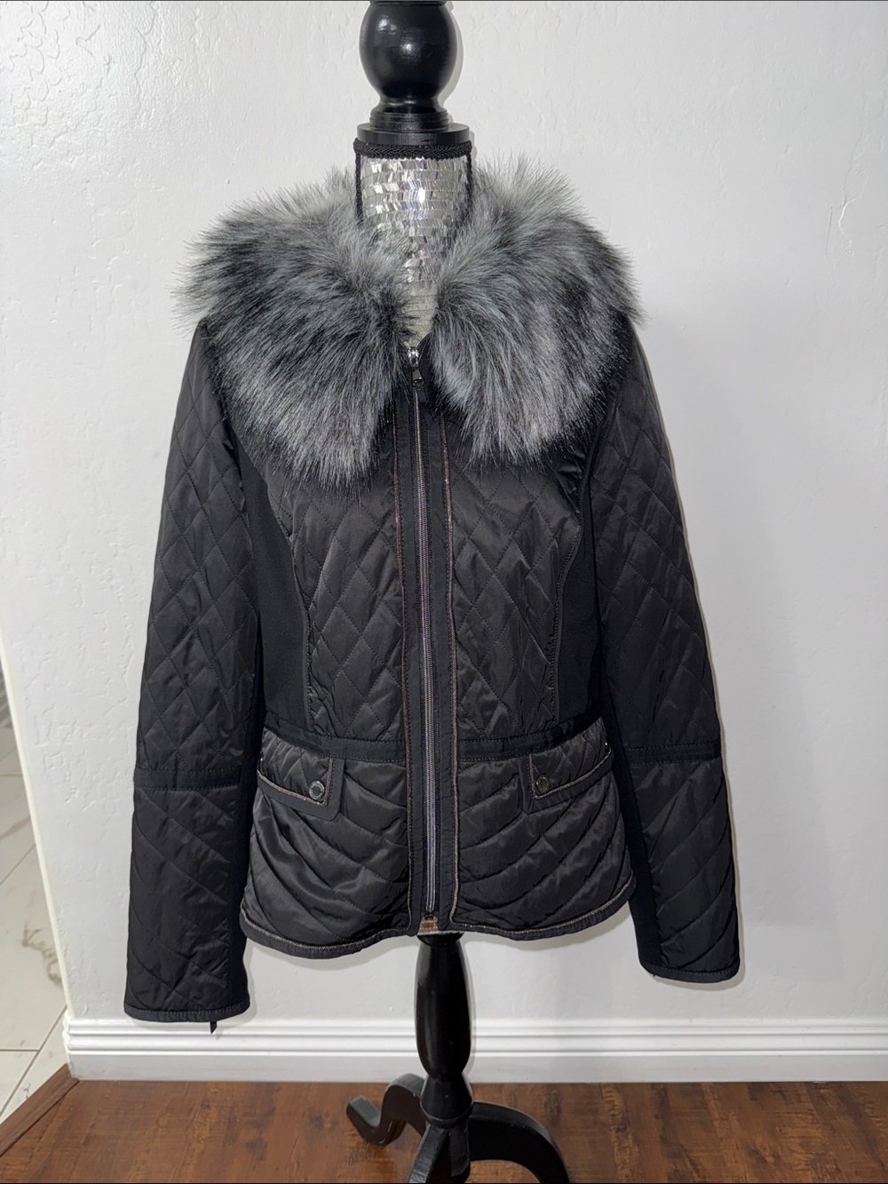White House Black Market Black Quilted Puffer Jacket with Gray Faux-Fur Collar
